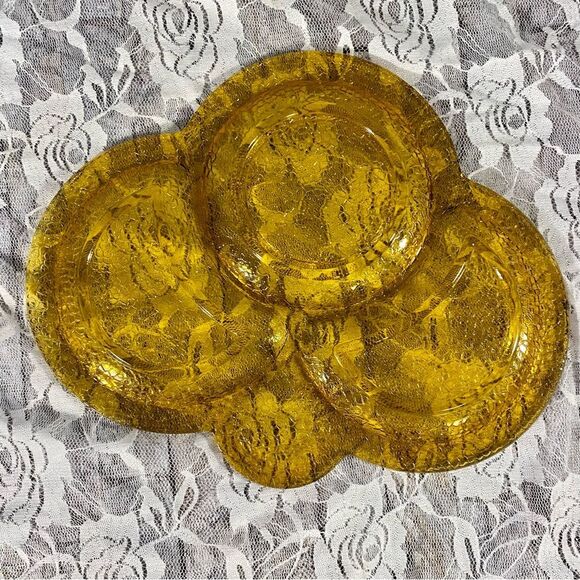 L.E.Smith Vintage Amber Crackle Cloverleaf Glass Snack Plates - Picture 3 of 5